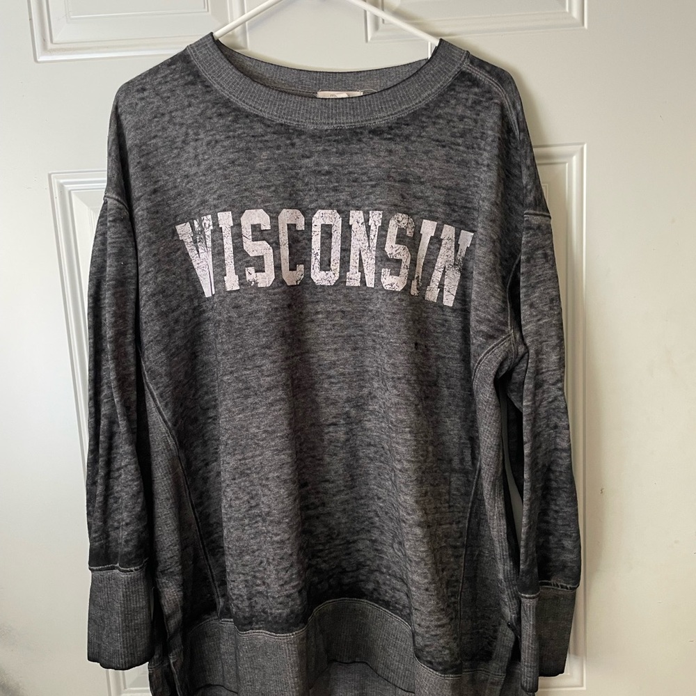 Maurice’s 1X Wisconsin Gray Sweatshirt